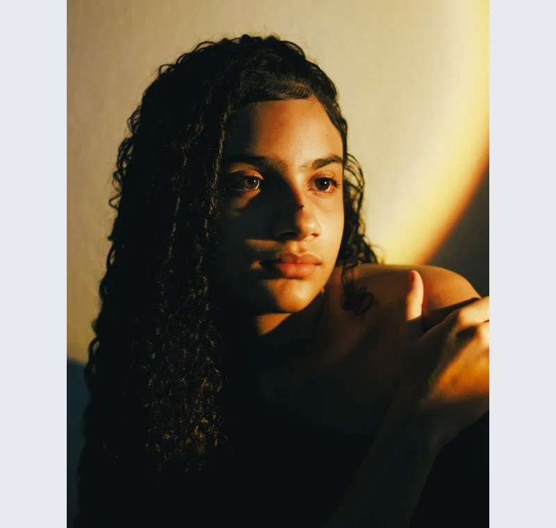 Curly hair: fine boundaries, original source